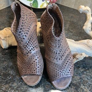 Cordani leather Platino cut out leather open toe flat bootie